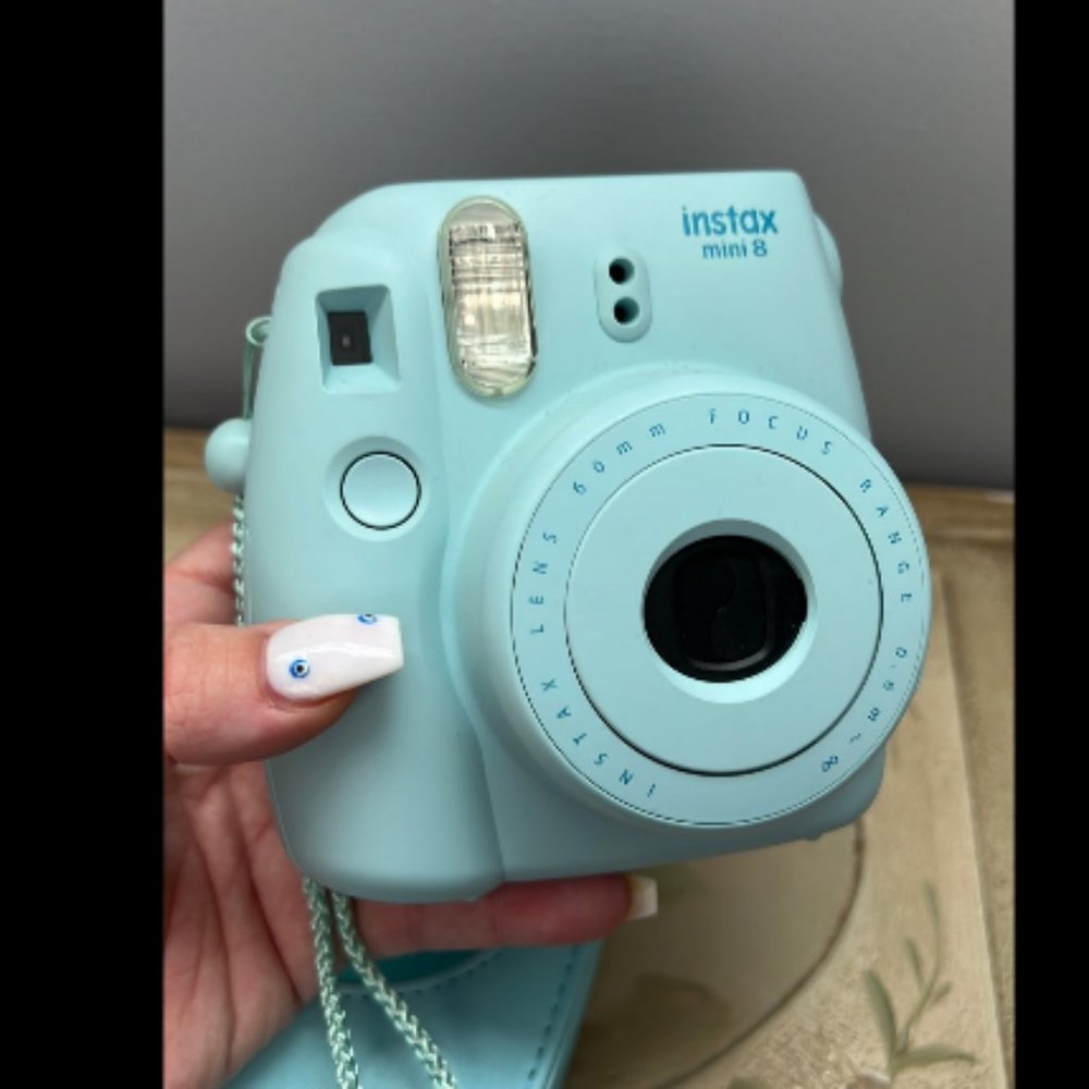 fuji instax mini 8 polaroid camera